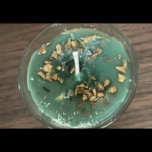 Fixed handcrafted candle